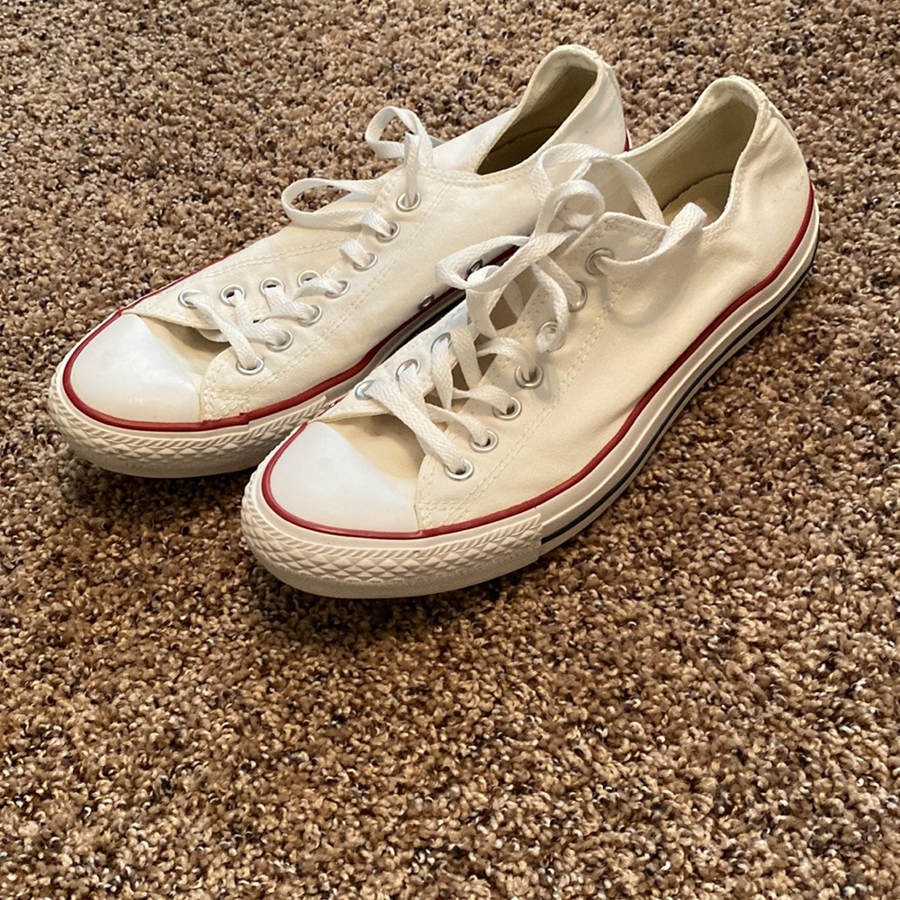 White Converse Chuck Taylors size 9